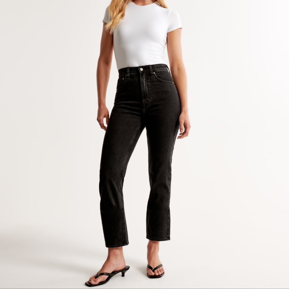 Abercrombie & Fitch Ultra High Rise Ankle Straight Jean In Black Size 14/32